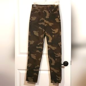 AMERICAN EAGLE LADIES CAMO CORDS